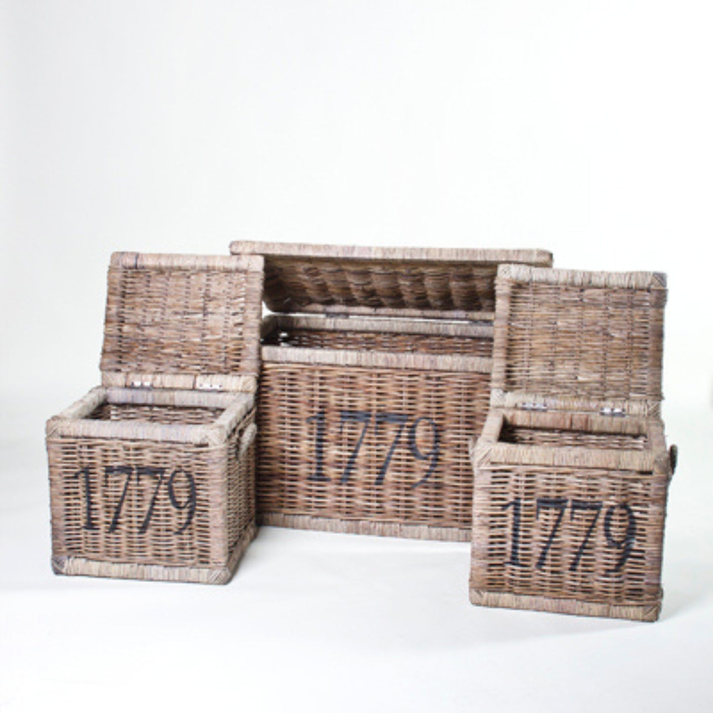 TRUHEN-SET 3-TLG. „BATAVIA + VOC / 1779“ – SRIMIT GREY