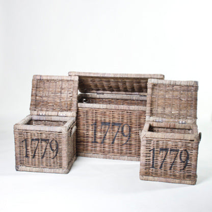 TRUNK SET OF 3 ‘BATAVIA + VOC / 1779’ – SRIMIT GREY