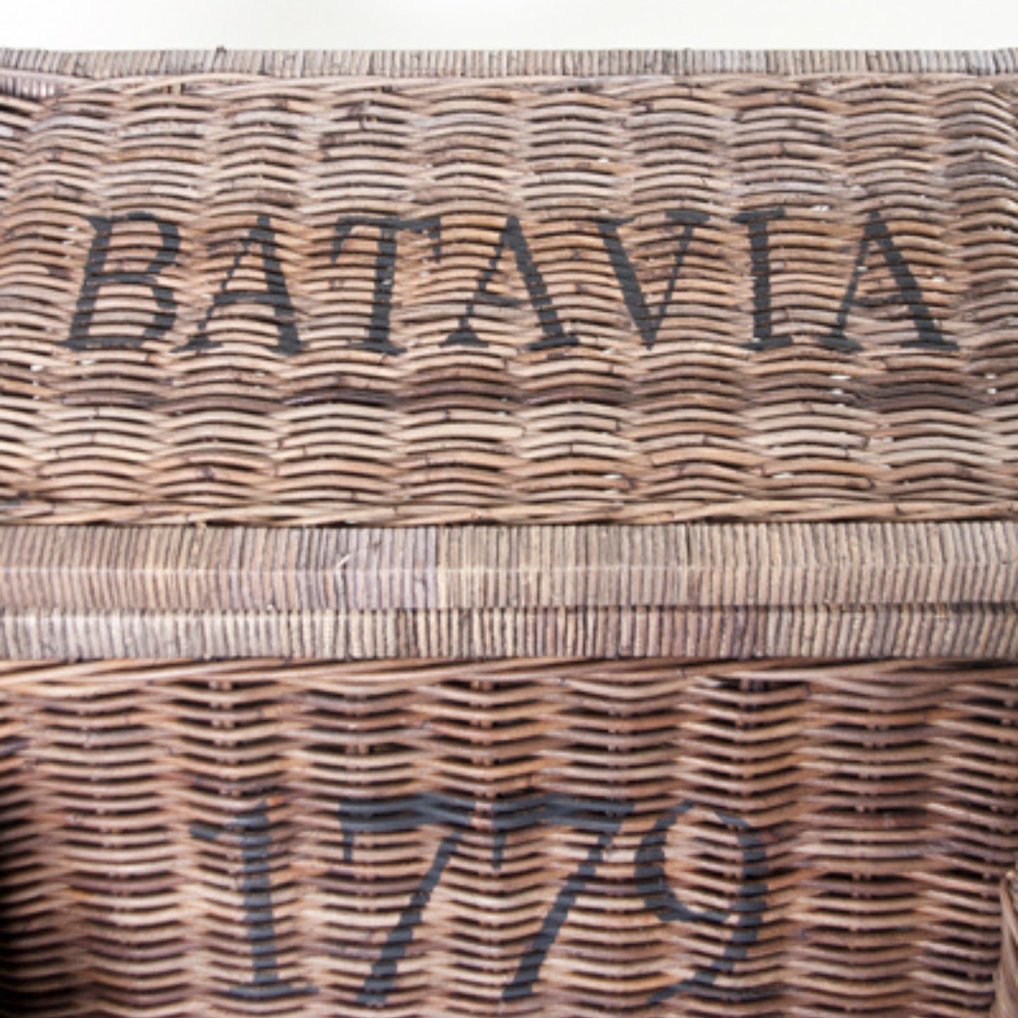 TRUNK SET OF 3 ‘BATAVIA + VOC / 1779’ – SRIMIT GREY
