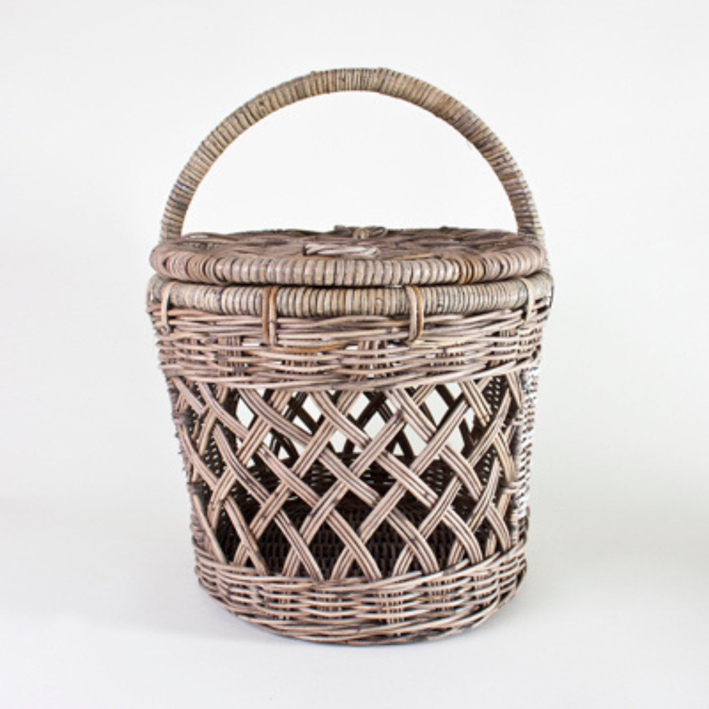 PICNIC BASKET W/BRITISH FLAG
