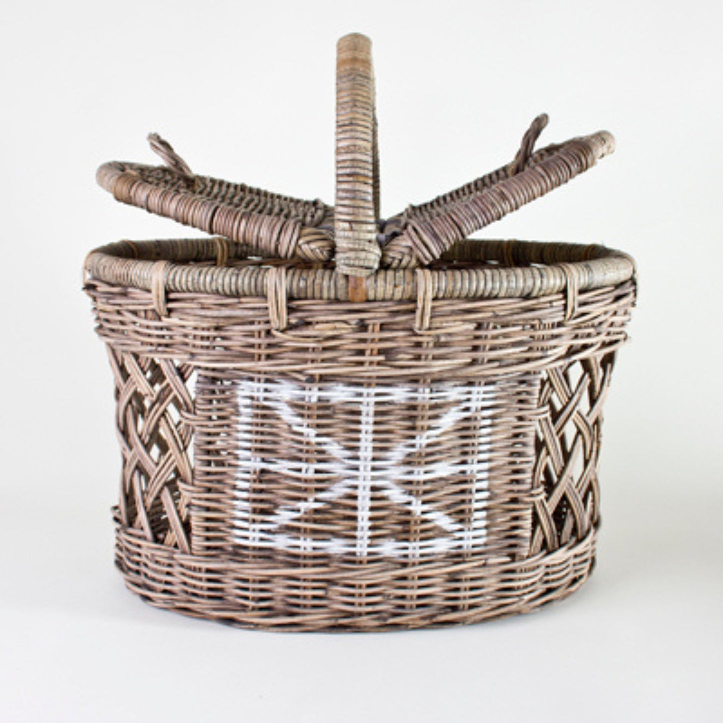PICNIC BASKET W/BRITISH FLAG