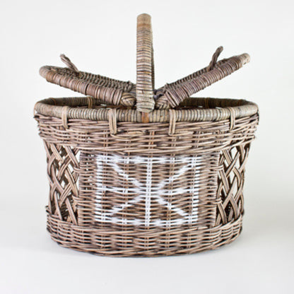 PICNIC BASKET W/BRITISH FLAG
